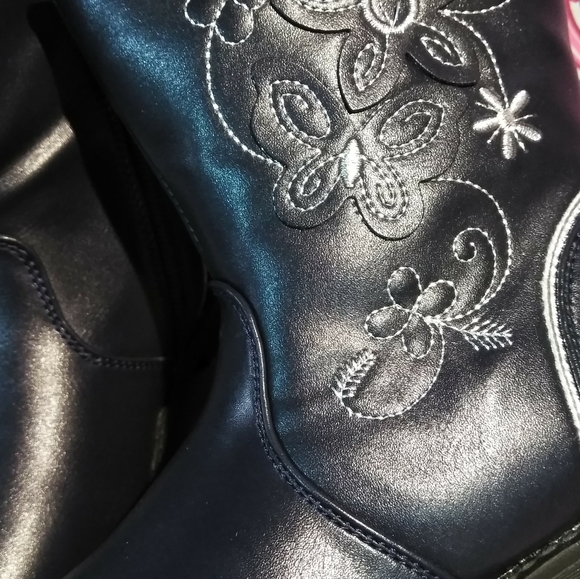 Adorable navy boots - Picture 5 of 8